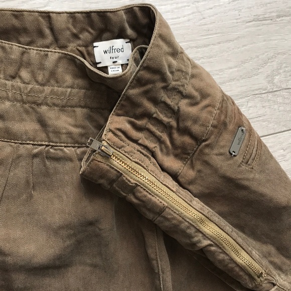 Aritzia Wilfred High-Waisted Trousers with Pockets and Zipper - Picture 2 of 4